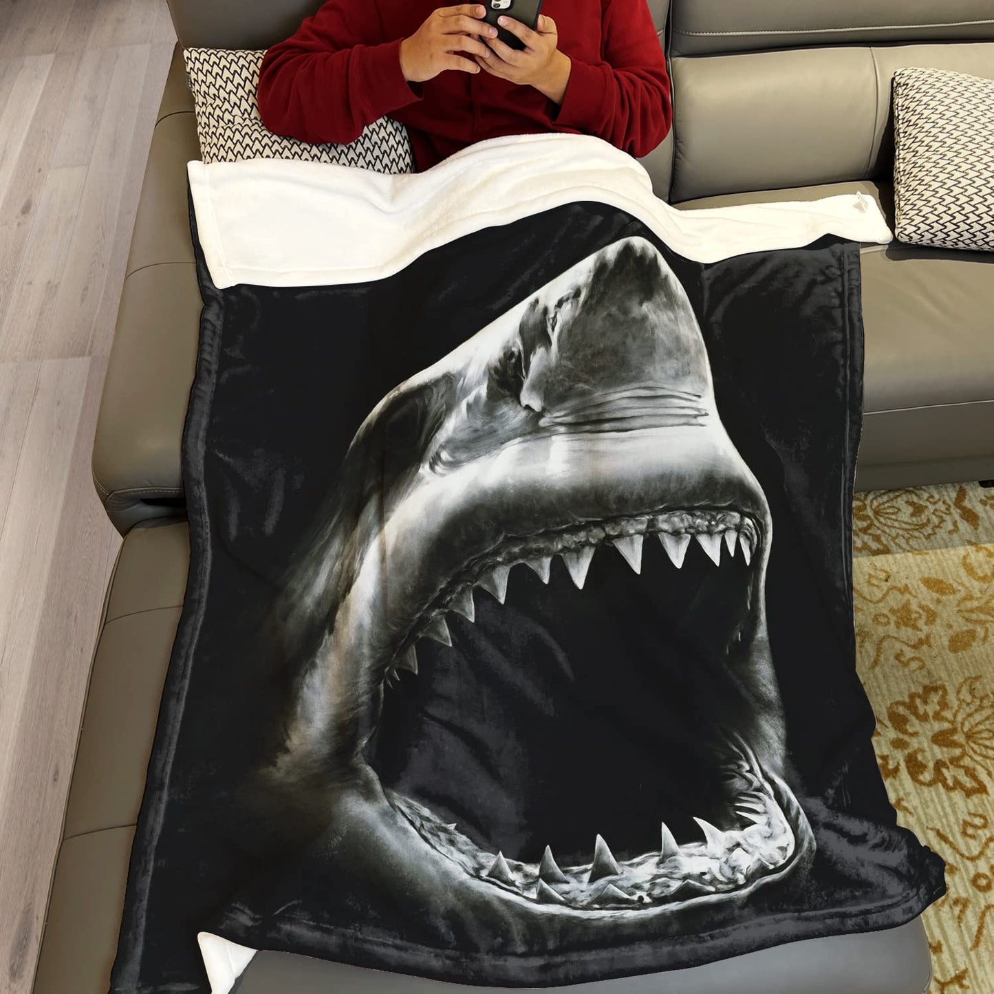 Deep Sea Shark Blanket Comfort Warmth Soft Cozy Easy Care Machine Wash Black Throw Blanket Quilt for Sofa Bed Home Decor Gifts