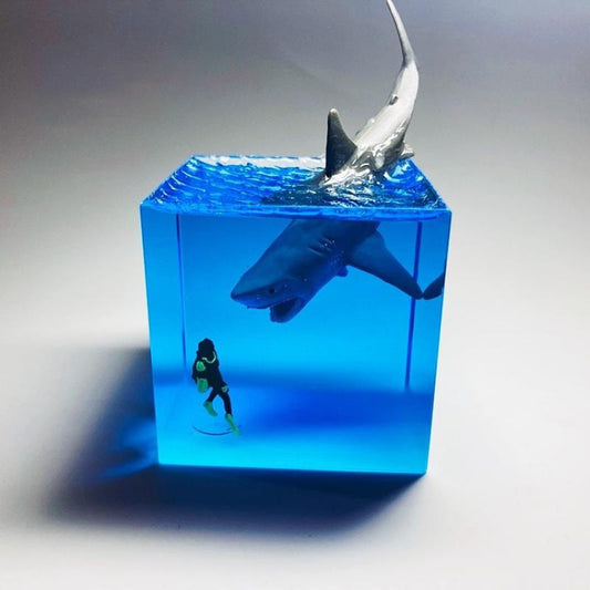 3D Resin Night Light DIY Shark Diver Decoration LED Ocean Whale Humpback Shark Diver Decor Home Bedroom Bedside Table Lamp