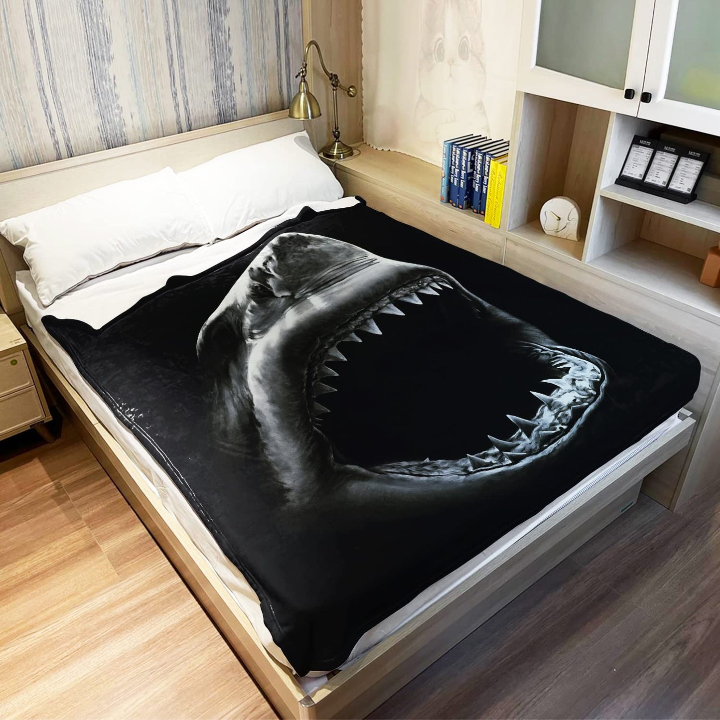 Deep Sea Shark Blanket Comfort Warmth Soft Cozy Easy Care Machine Wash Black Throw Blanket Quilt for Sofa Bed Home Decor Gifts